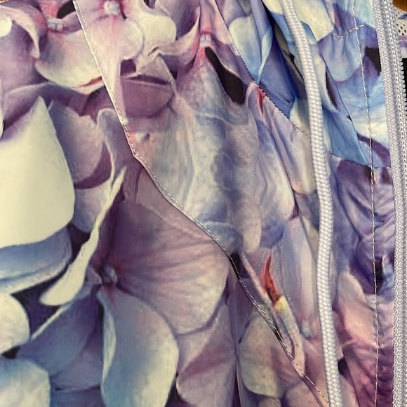 Light weight jacket - Picture 3 of 5